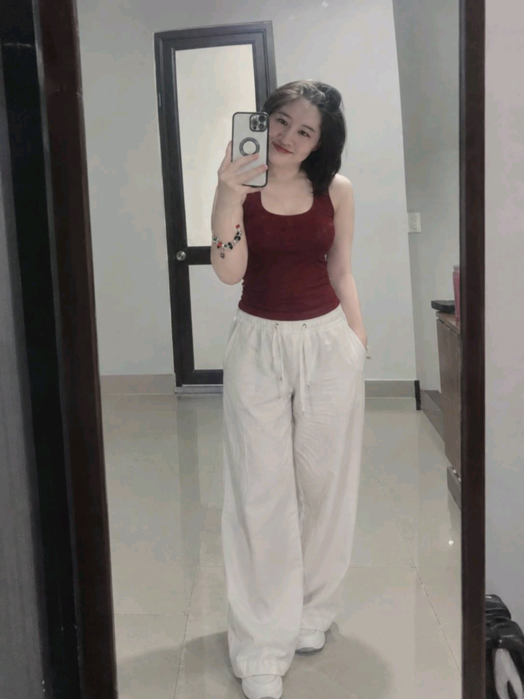 Phuong from Vietnam, on Whisperly for a random text chat