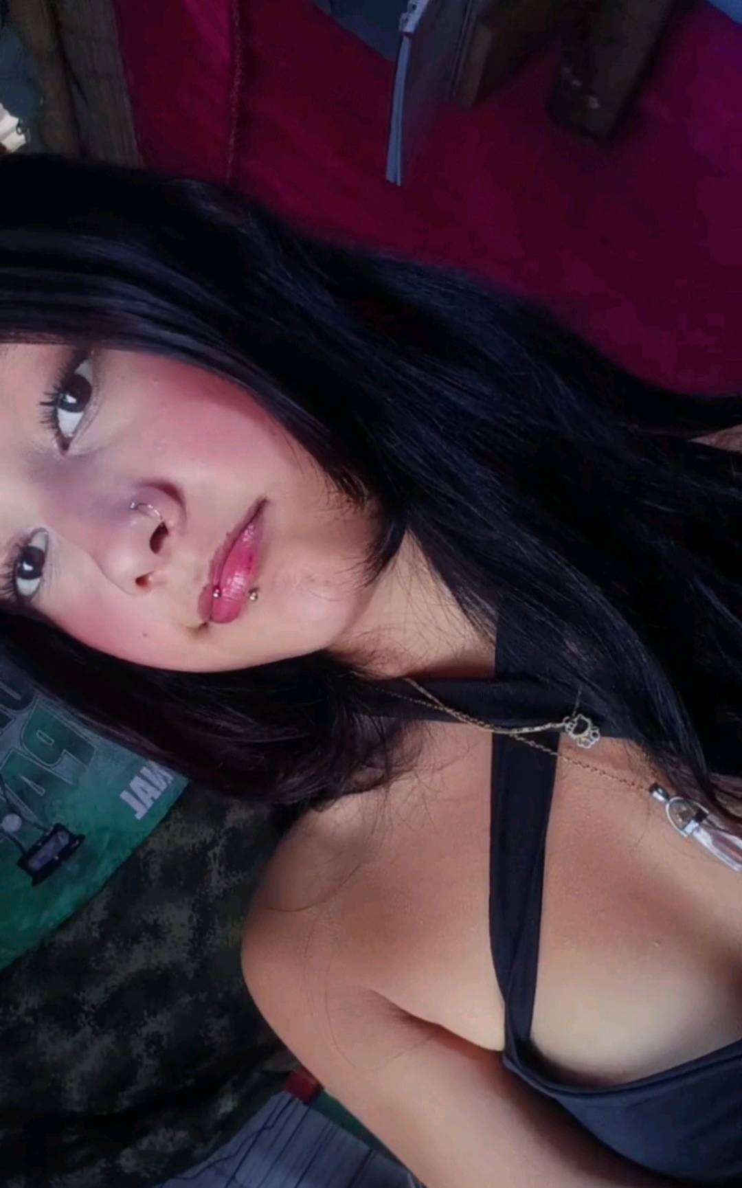 Amber from Colombia, on Whisperly for Omegle-style text chat