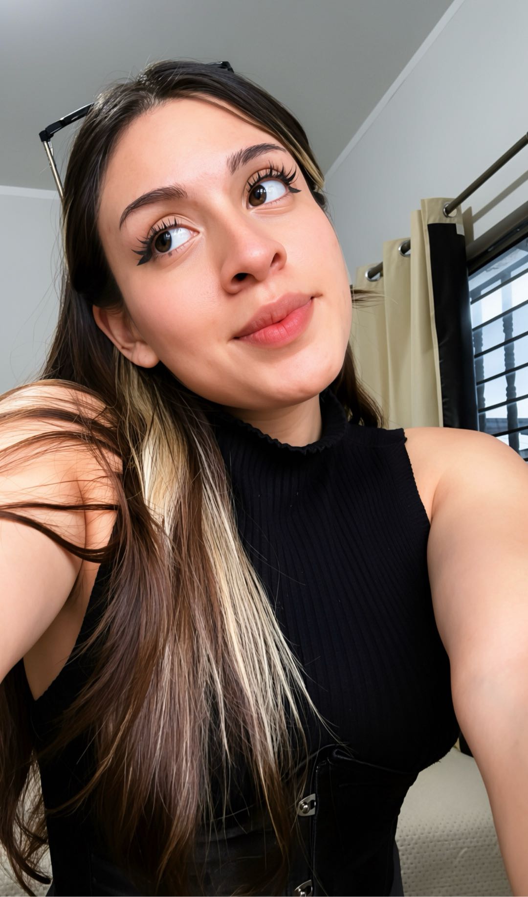 Petite from Mexico, one of the people on Whisperly
