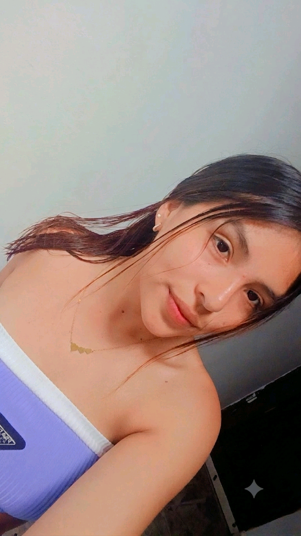 Cata from Colombia, using the Whisperly app in her browser